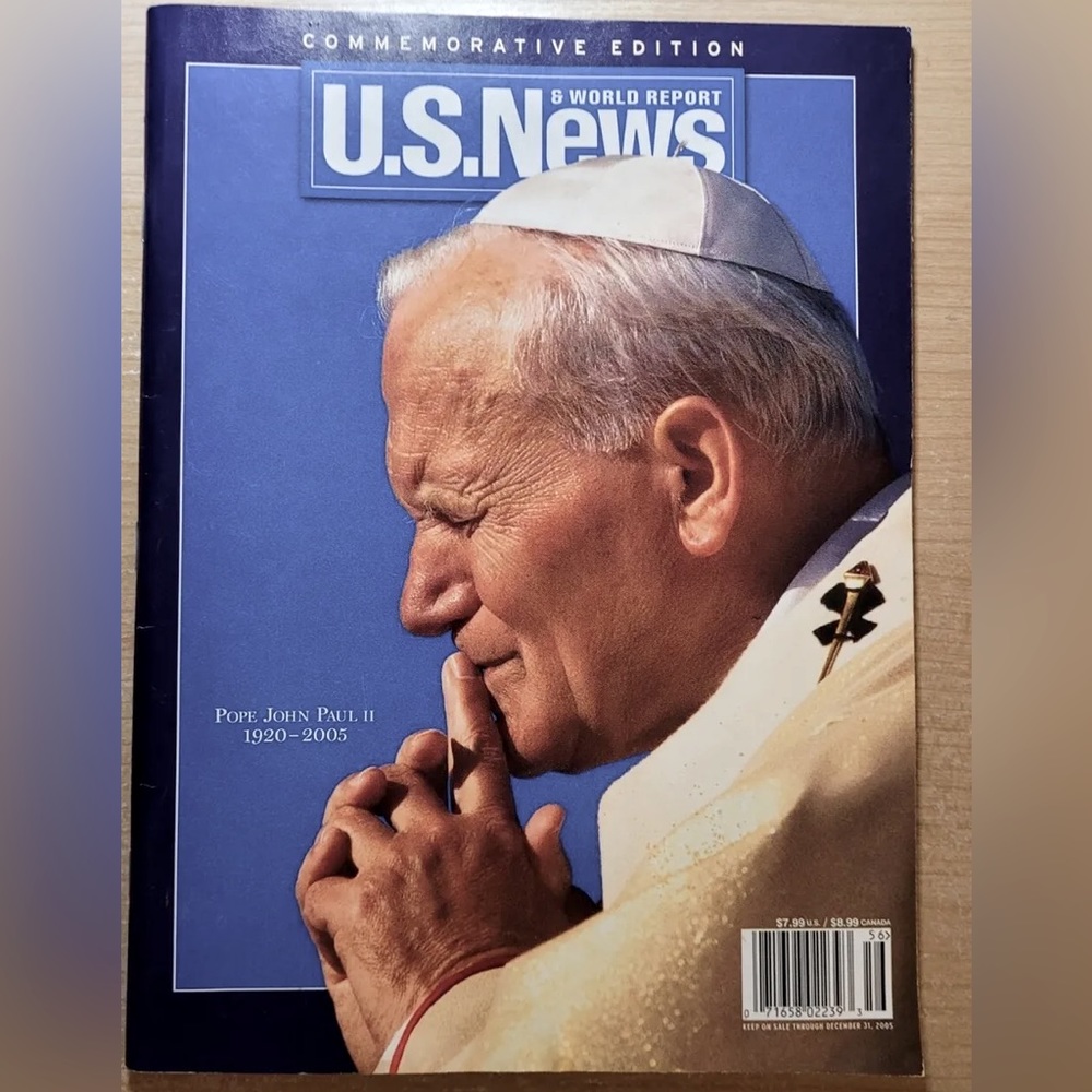 US NEWS COMMEMORATIVE COLLECTORS MAGAZINE - POPE JOHN PAUL II 1920-2005